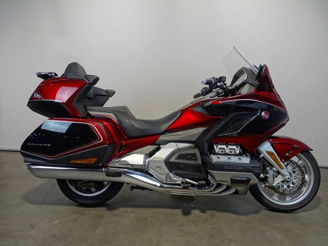 honda - gl-1800-goldwing-touring-deluxe