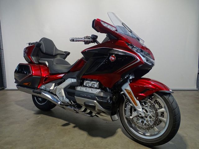 honda - gl-1800-goldwing-touring-deluxe