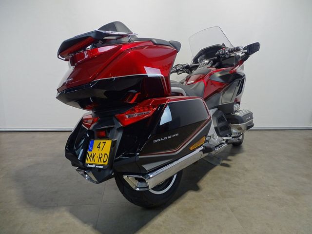 honda - gl-1800-goldwing-touring-deluxe