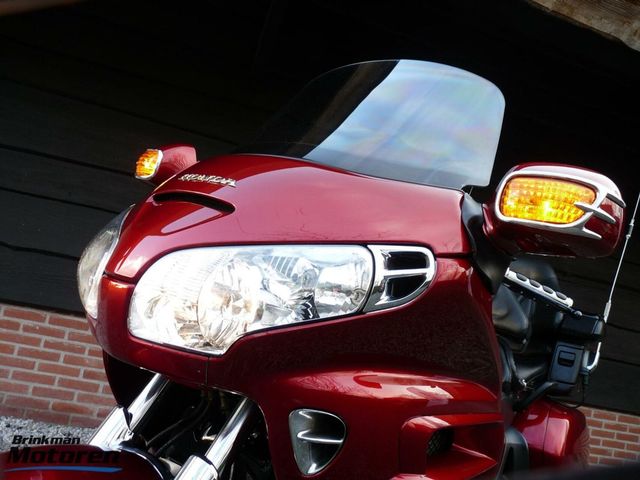 honda - gl-1800-goldwing-touring-deluxe