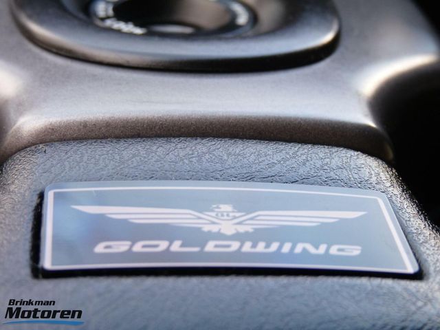 honda - gl-1800-goldwing-touring-deluxe