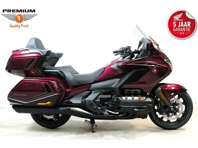 honda - gl-1800-goldwing-touring-deluxe