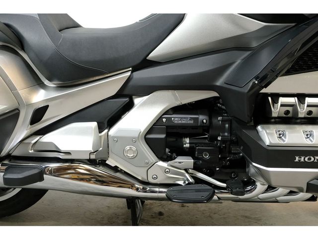 honda - gl-1800-goldwing-touring-deluxe