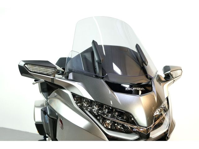 honda - gl-1800-goldwing-touring-deluxe