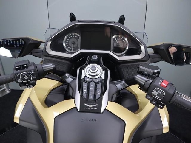 honda - goldwing-touring-deluxe