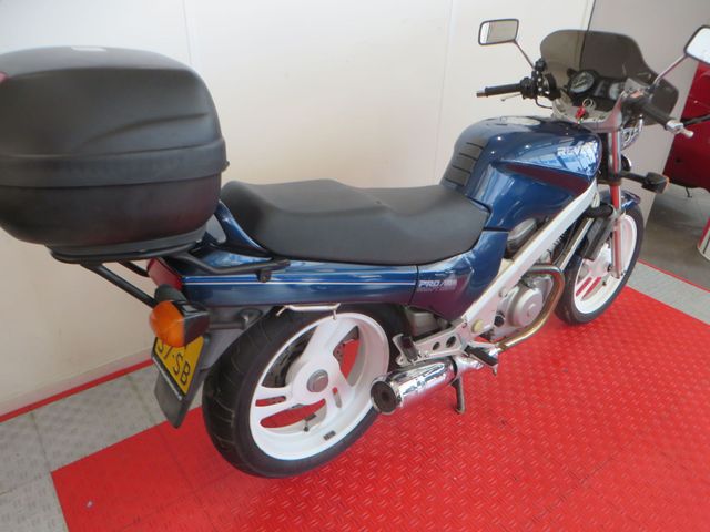 honda - ntv-650-revere