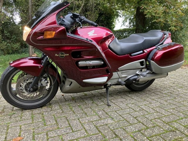 honda - st-1100-pan-european