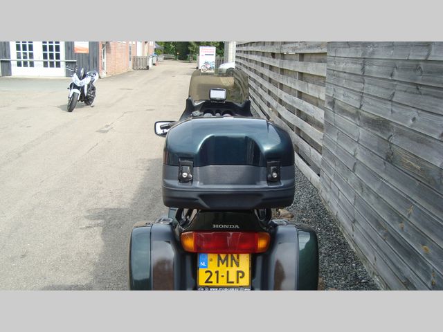honda - st-1100-pan-european