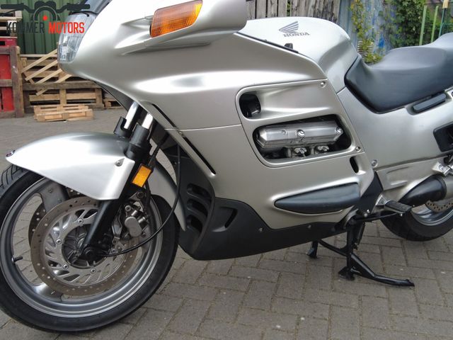 honda - st-1100-pan-european