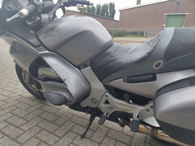 honda - st-1300-pan-european