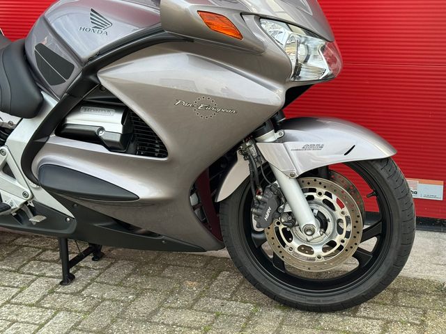 honda - st-1300-pan-european