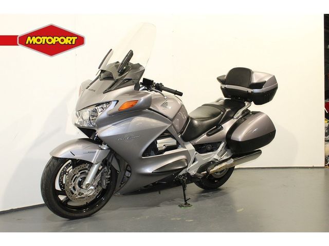 honda - st-1300-pan-european
