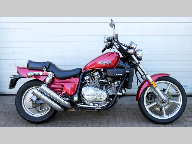 honda - vf-700-c-magna