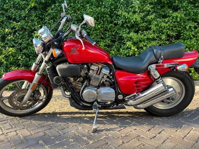 honda - vf-700-c-magna