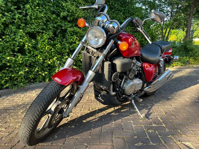 honda - vf-700-c-magna