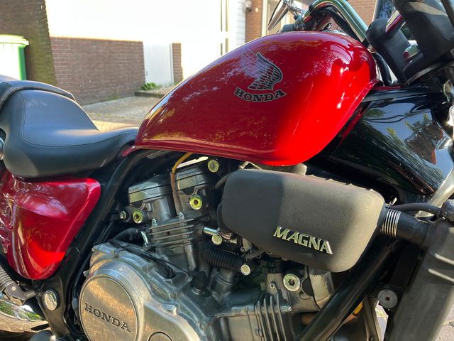 honda - vf-700-c-magna