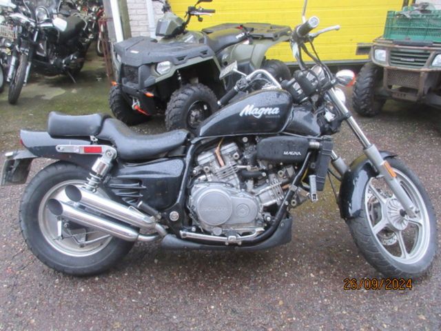 honda - vf-750-c-supermagna