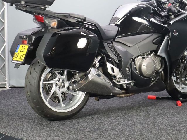 honda - vfr-1200-f