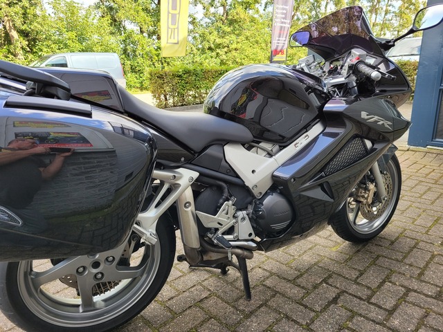 honda - vfr-800-vtec-abs