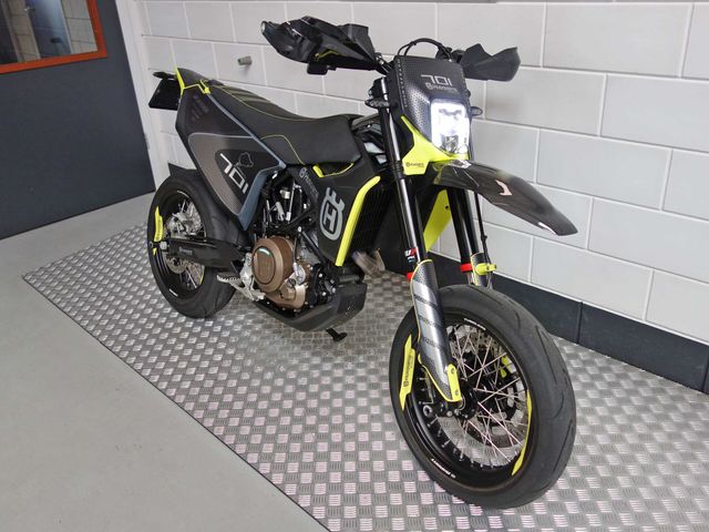 husqvarna - 701-supermoto