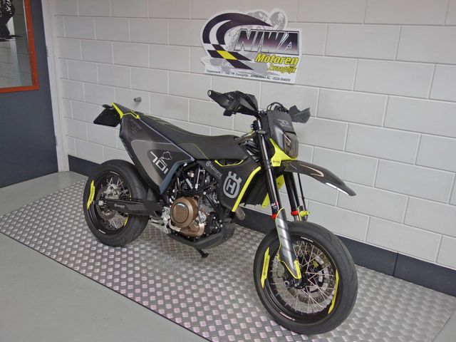 husqvarna - 701-supermoto