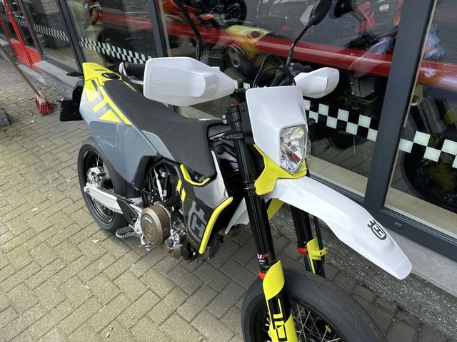 husqvarna - 701-supermoto