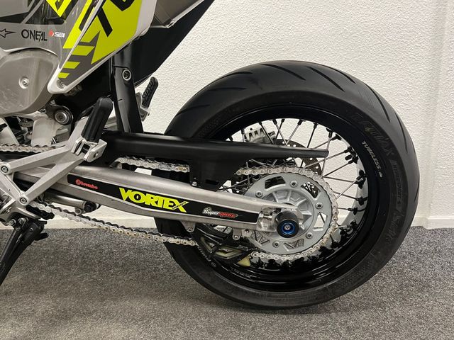 husqvarna - 701-supermoto