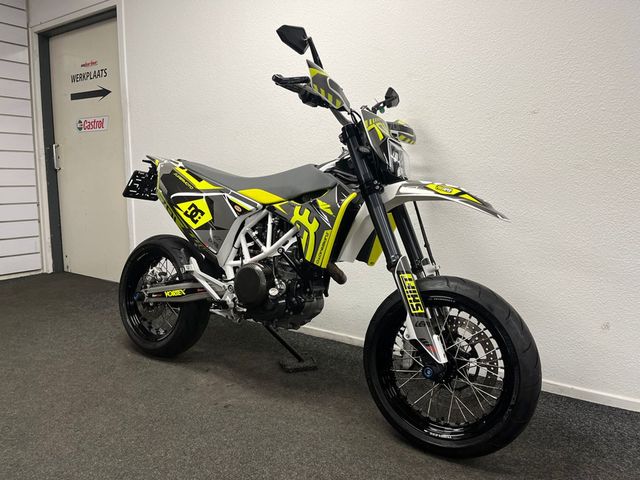 husqvarna - 701-supermoto