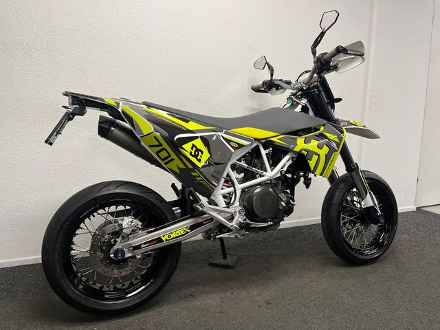 husqvarna - 701-supermoto