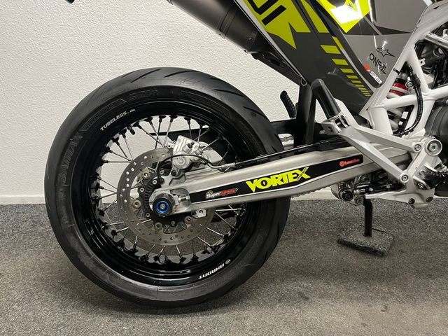 husqvarna - 701-supermoto