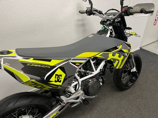 husqvarna - 701-supermoto