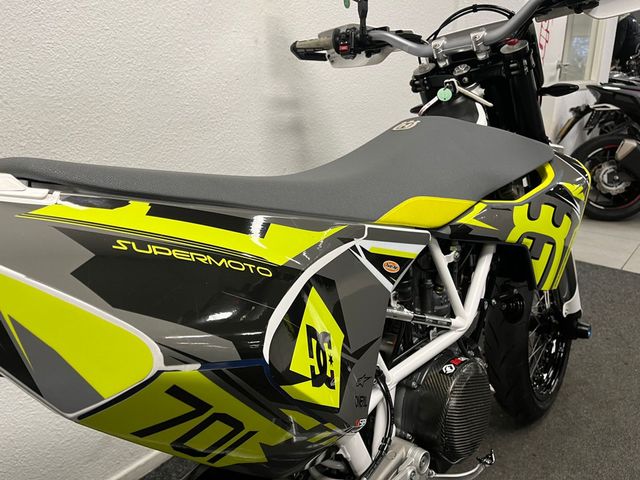 husqvarna - 701-supermoto