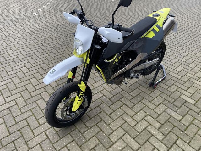 husqvarna - 701-supermoto