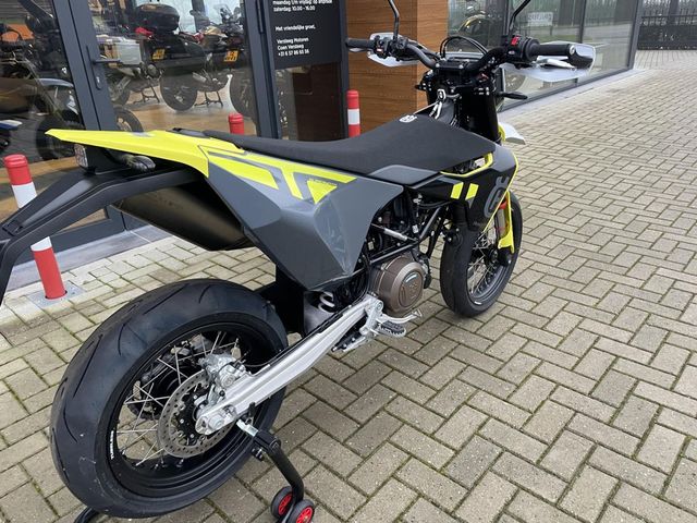 husqvarna - 701-supermoto