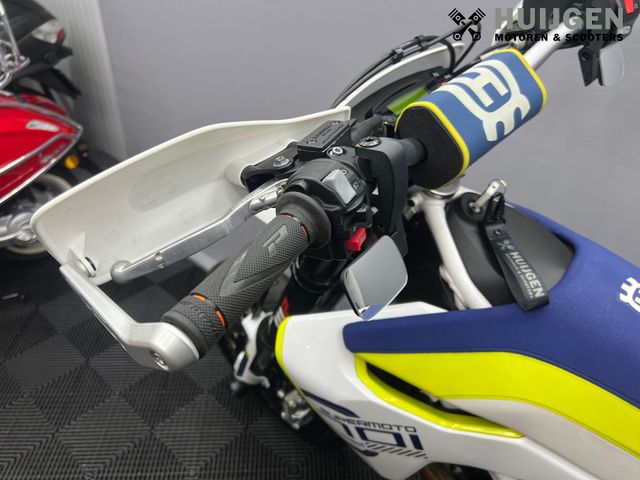 husqvarna - 701-supermoto