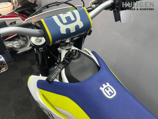 husqvarna - 701-supermoto