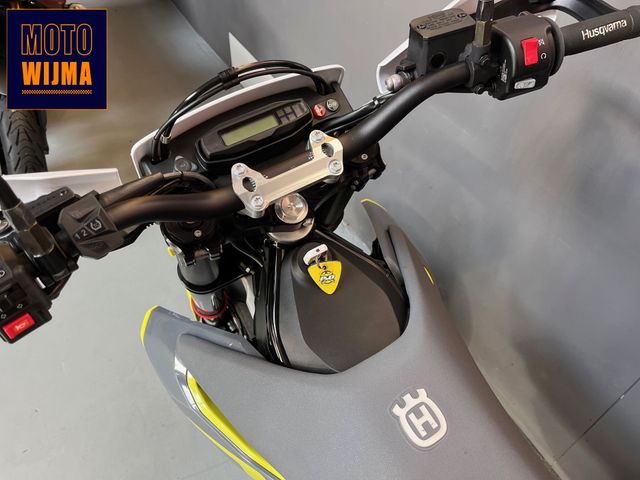 husqvarna - 701-supermoto