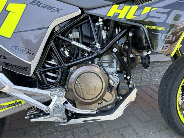 husqvarna - 701-supermoto