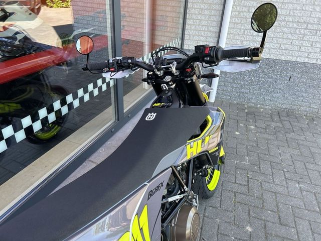 husqvarna - 701-supermoto