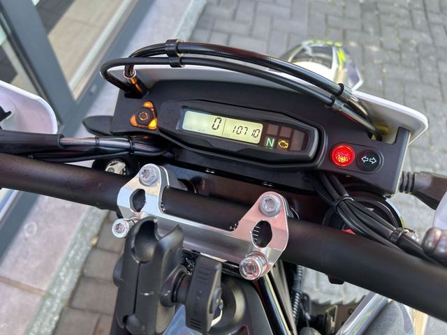 husqvarna - 701-supermoto