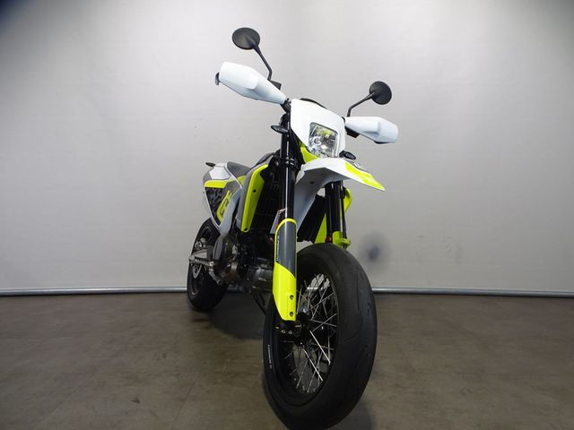 husqvarna - 701-supermoto