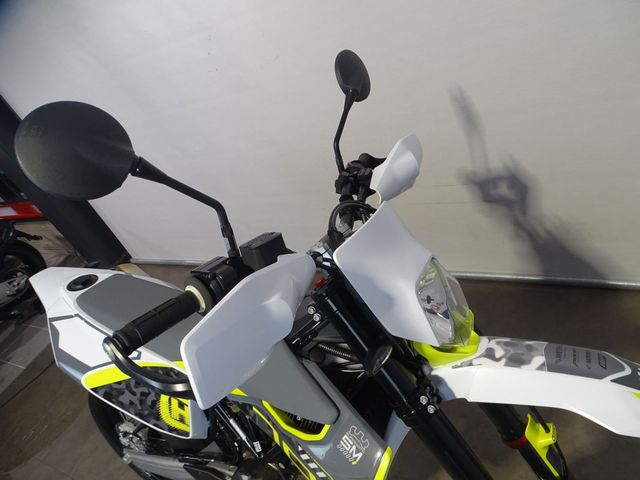 husqvarna - 701-supermoto