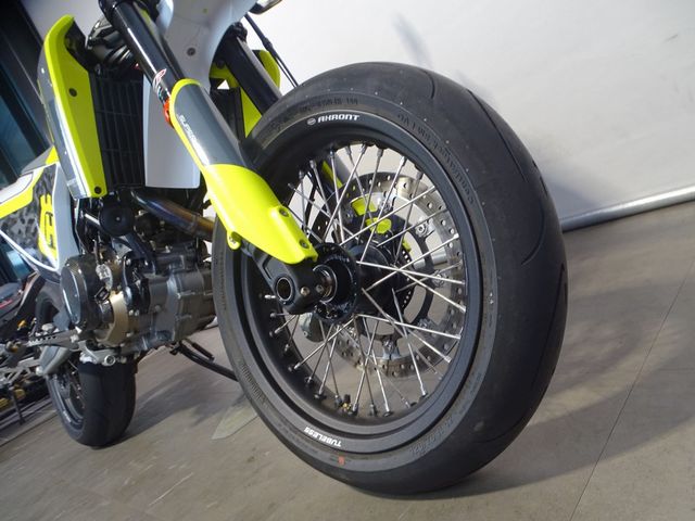 husqvarna - 701-supermoto