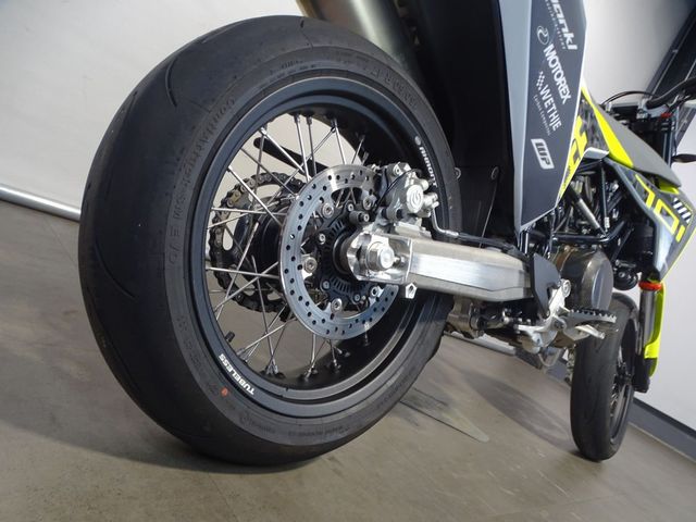 husqvarna - 701-supermoto