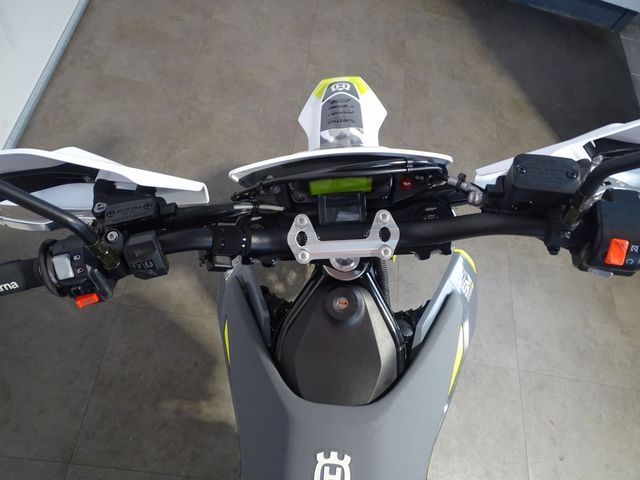 husqvarna - 701-supermoto
