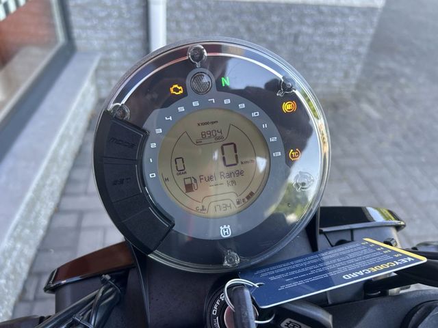 husqvarna - svartpilen-701
