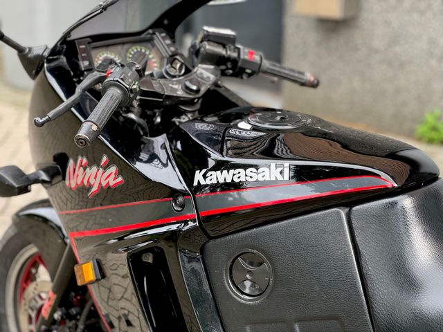 kawasaki - gpx-600-r