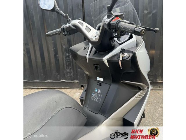 kawasaki - j-300