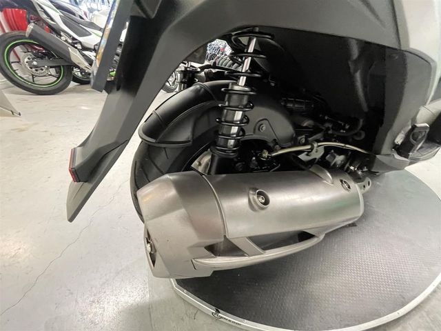 kawasaki - j-300