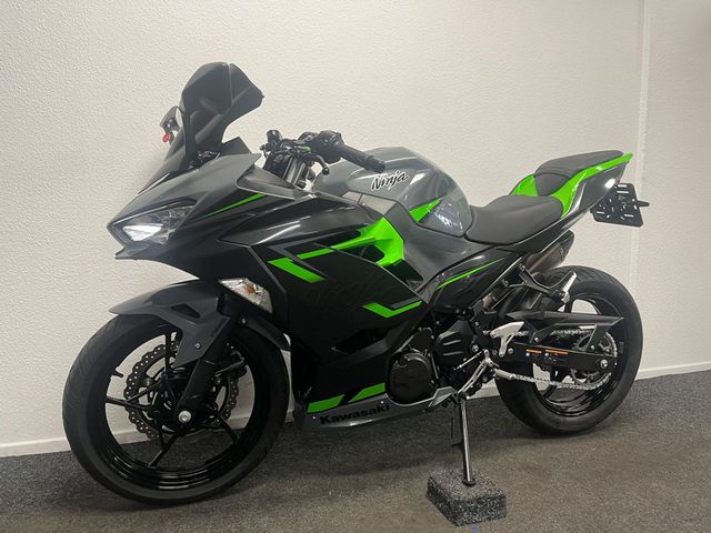 kawasaki - ninja-400